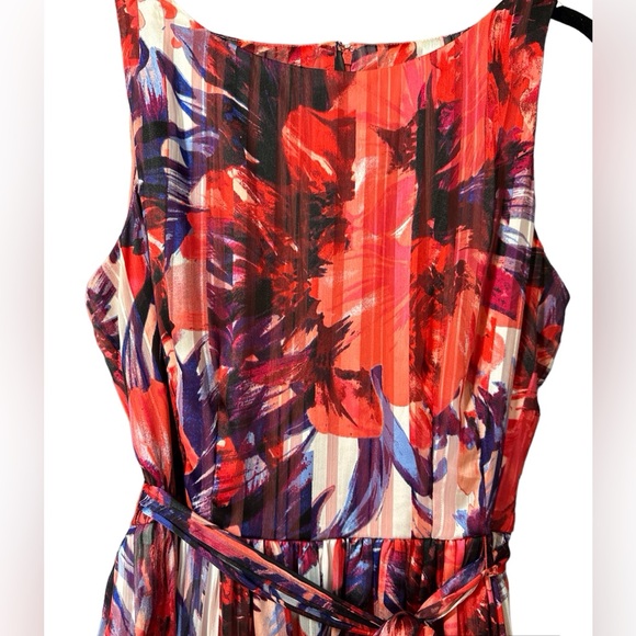 Beautiful Midi dress with pockets, size 16 - Picture 2 of 4